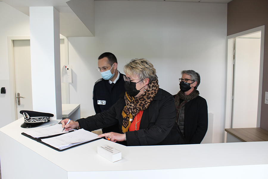 Signature du Bail en présence de Mme Delcambre, Directeur Général de LMMH, M. Morin, DDSP, et Madame Poupineau, Présidente de la Métropole