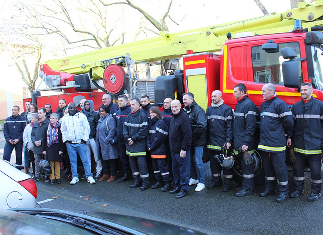 Photo : locataires de Le Mans Métropole Habitat et pompiers du SDIS 72